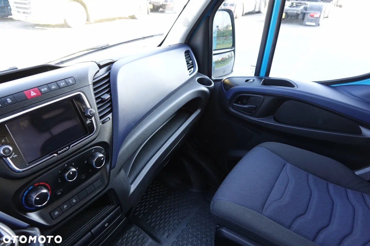 Iveco DAILY 2,3 D / BLASZAK / 2021 ROK / SPROWADZONY / PO KONTRAKCIE SERWISOWYM - 32