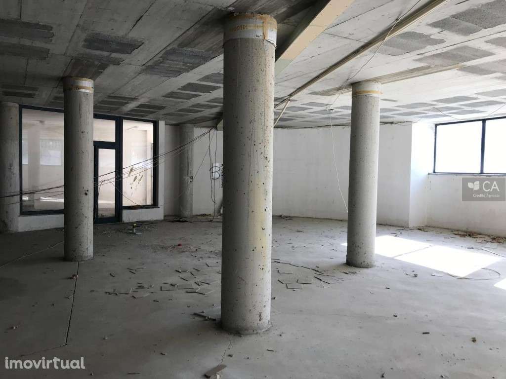 Loja para venda com 343,80 m² situada no centro de Oliveira do Hosp... - Grande imagem: 3/6