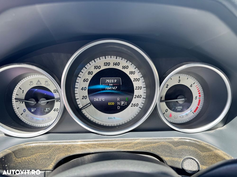Mercedes-Benz E 220 CDI DPF BlueEFFICIENCY 7G-TRONIC - 19