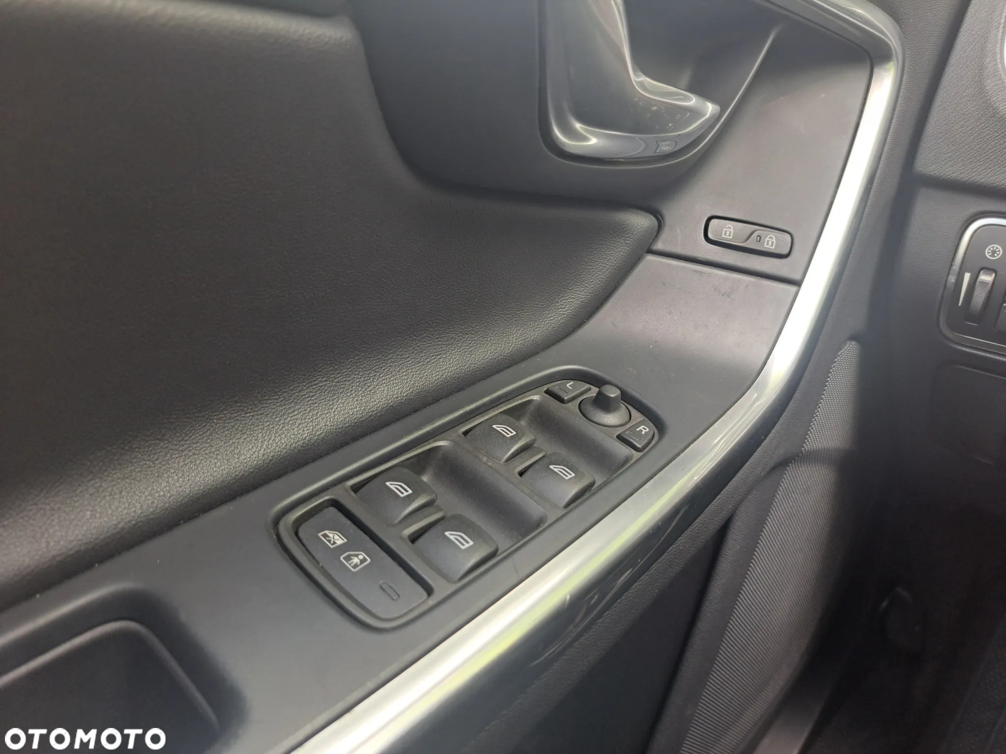 Volvo V60 D2 Drive-E R-Design Kinetic - 13