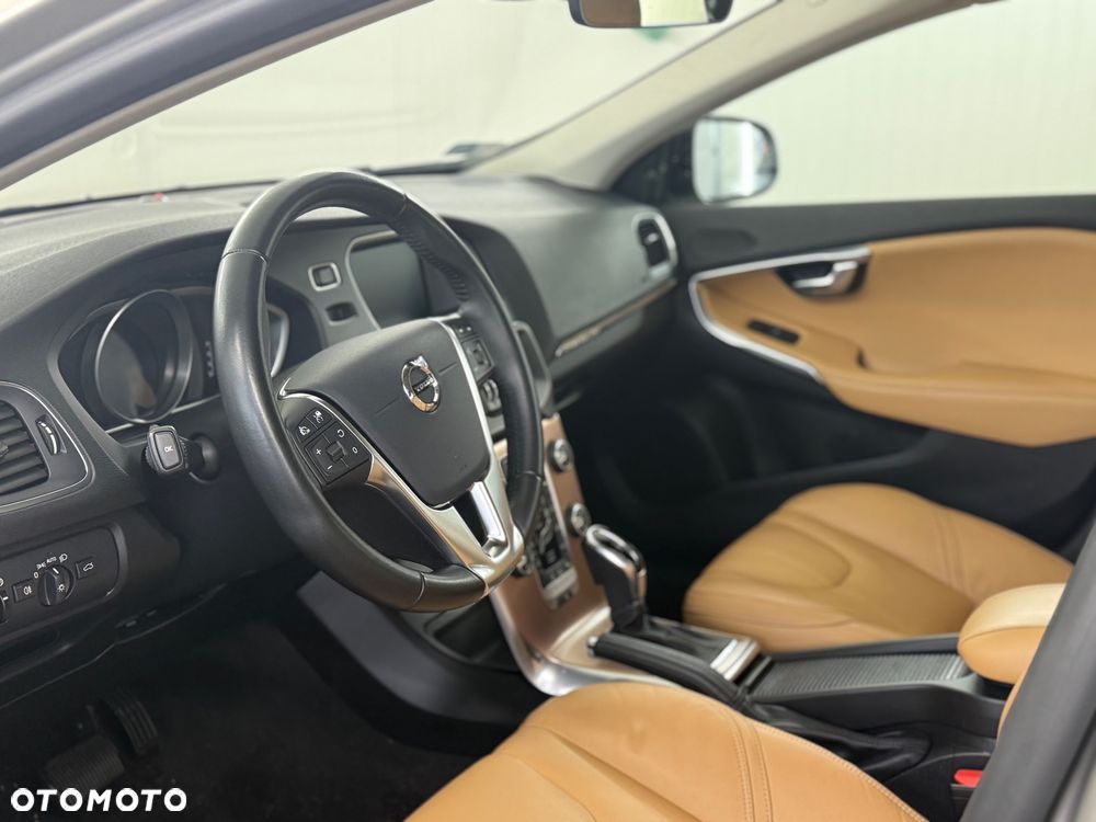 Volvo V40 Cross Country T3 Drive-E Dynamic Edition - 23