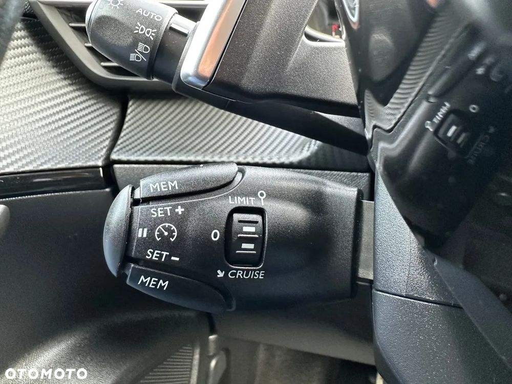 Peugeot 2008 BlueHDi 130 Allure S&S EAT8 - 40