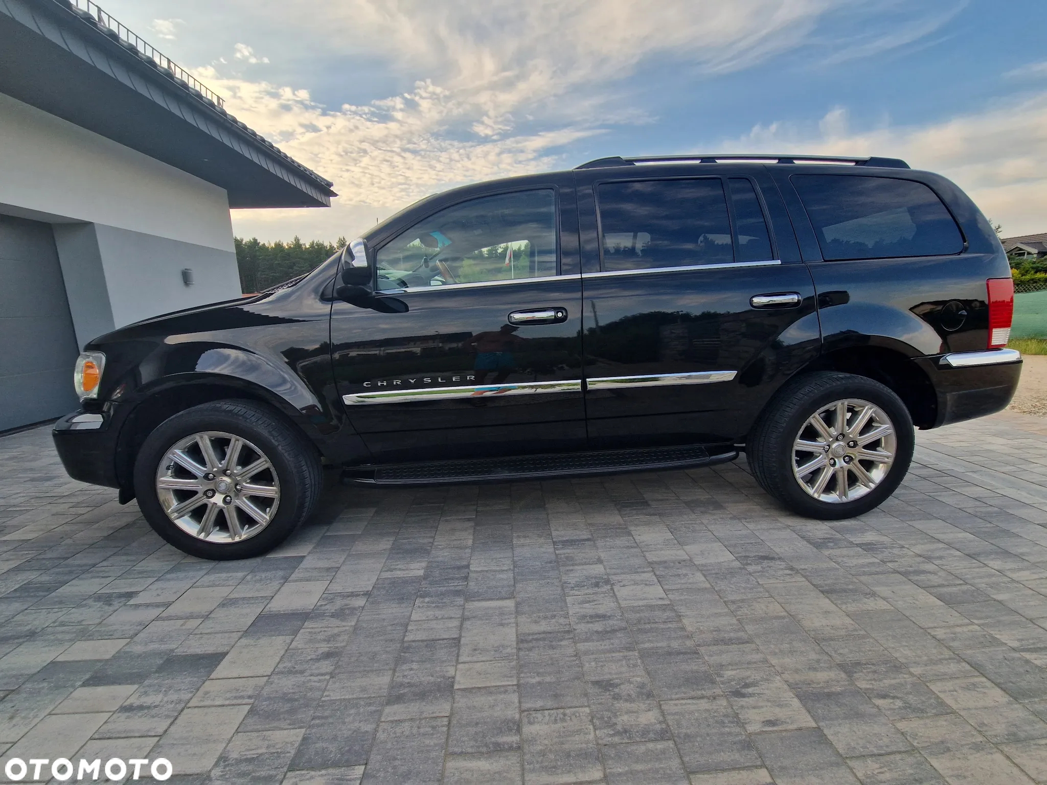 Chrysler Aspen - 2
