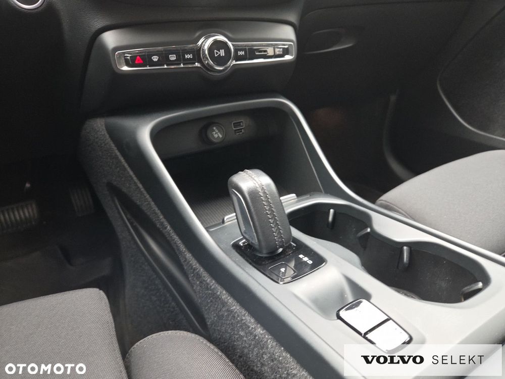 Volvo XC 40 T3 Momentum Pro - 25