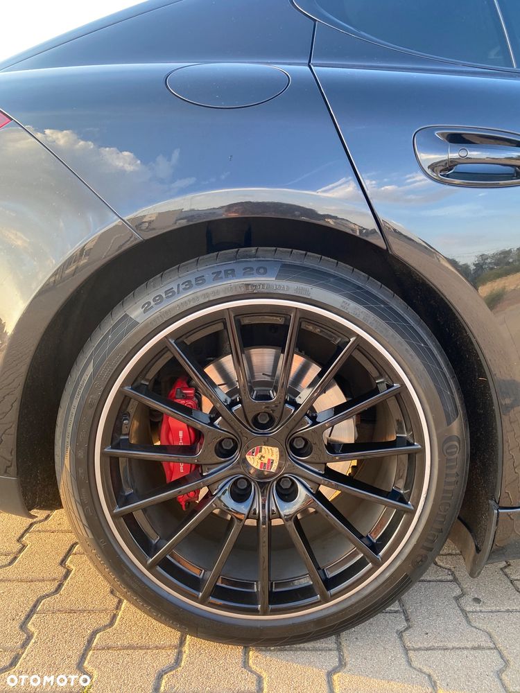 Porsche Panamera GTS PDK - 9