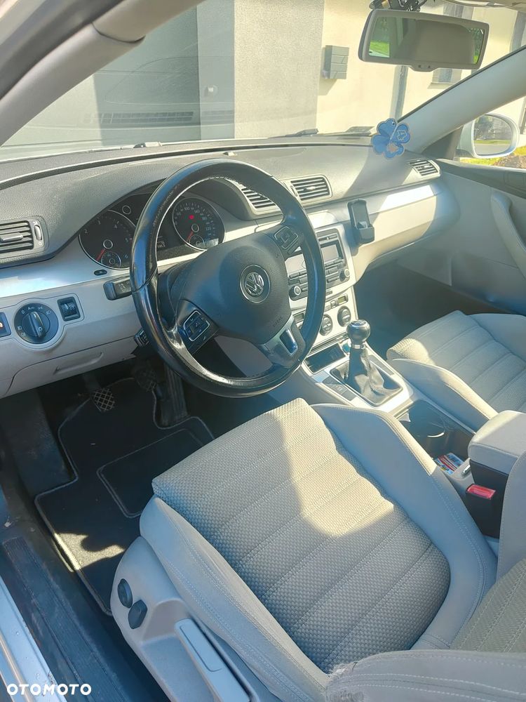 Volkswagen Passat - 14