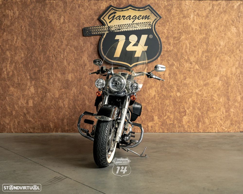 Harley-Davidson FLST Softail Deluxe - 2