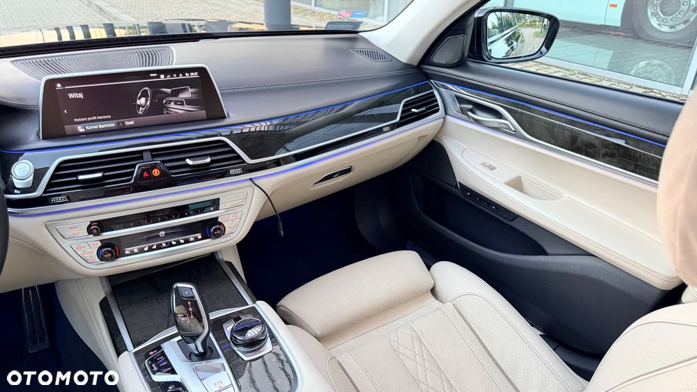 BMW Seria 7 745Le xDrive sport - 17