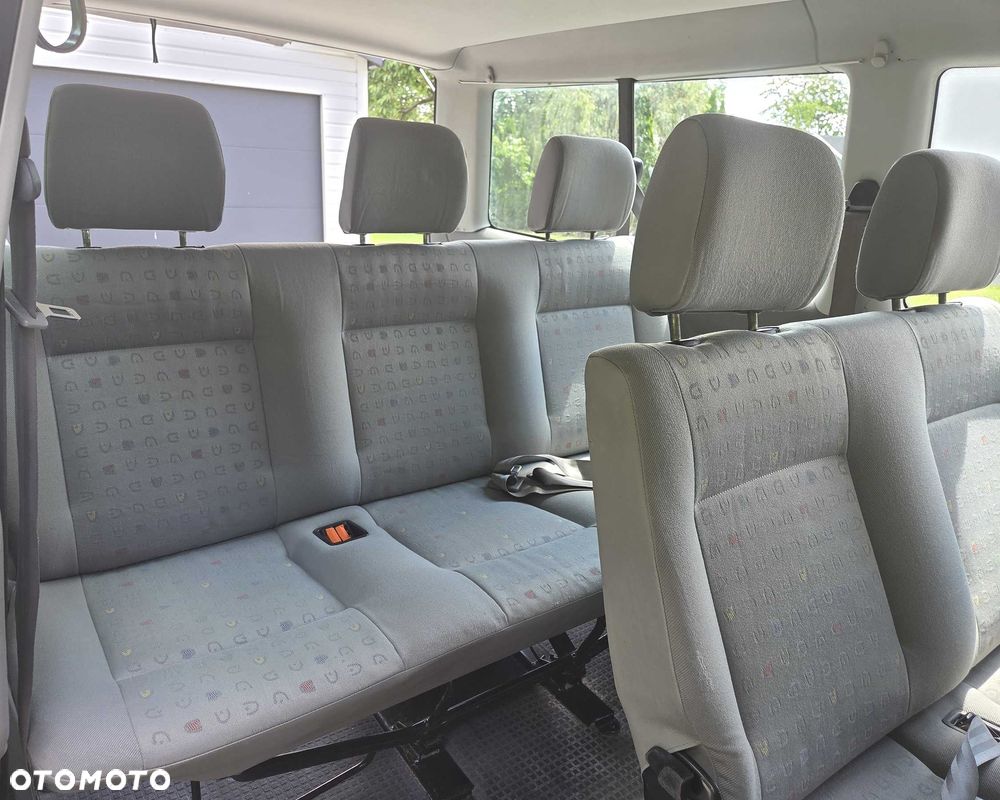 Volkswagen Caravelle - 7