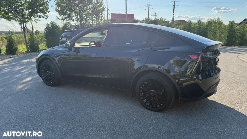 Tesla Model Y - 9