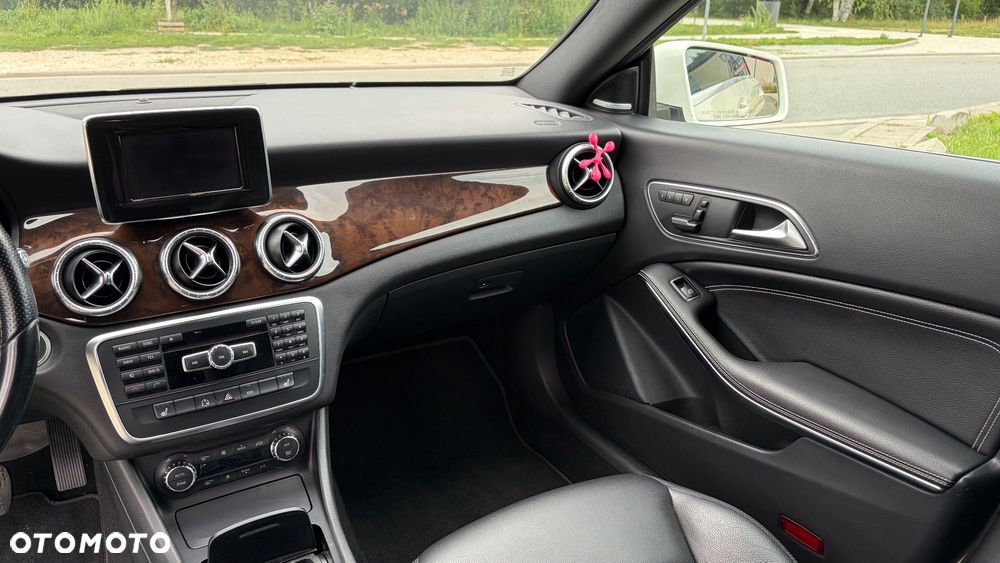 Mercedes-Benz CLA 250 4Matic 7G-DCT Sport - 15