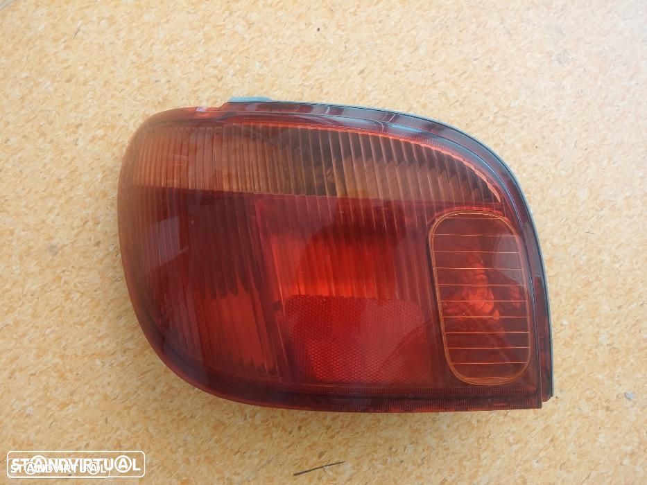 Farolim farol tras esquerdo toyota yaris - 1