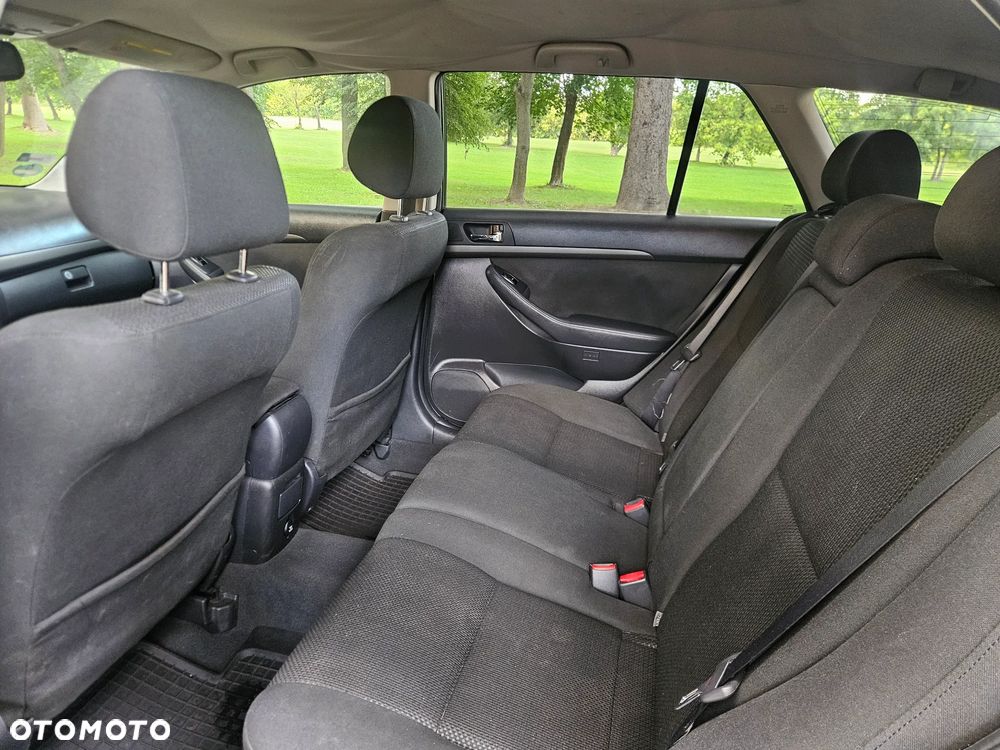 Toyota Avensis 2.0 D-4D Sol - 11