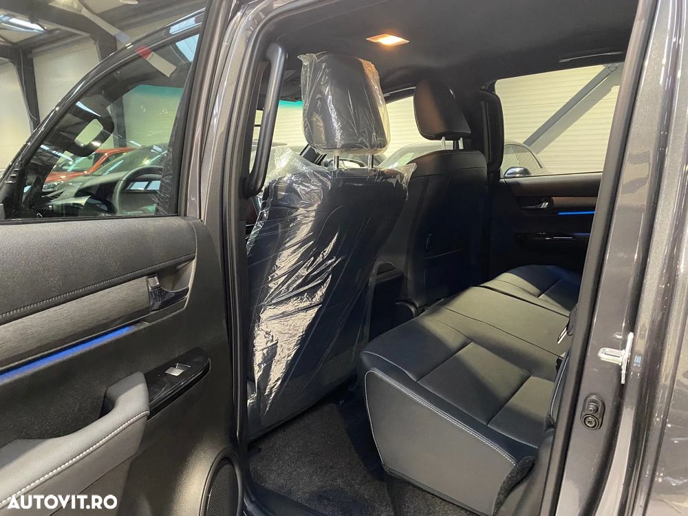 Toyota Hilux 2.8D 204CP 4x4 Double Cab AT MHEV Invincible - 15