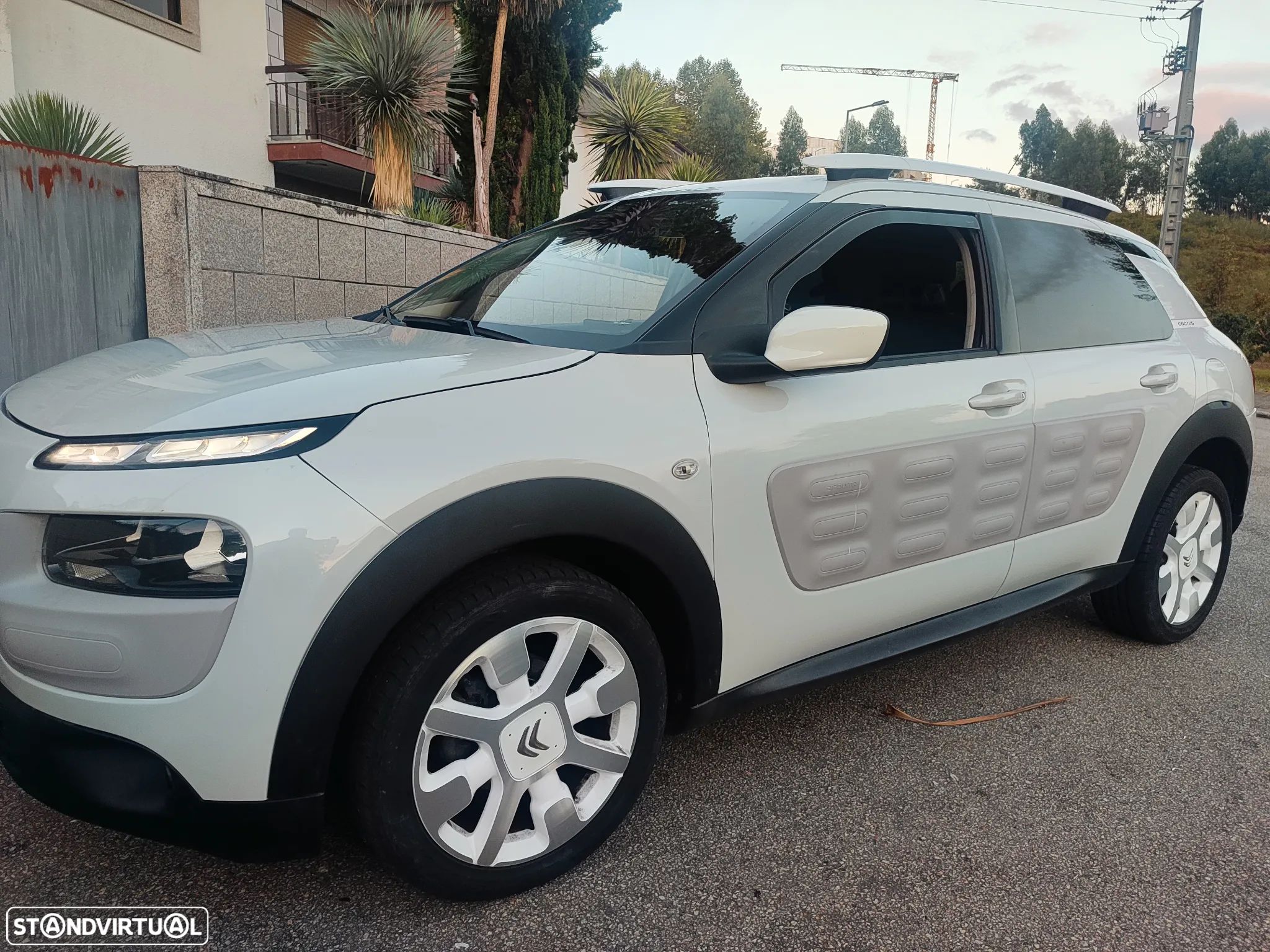 Citroën C4 Cactus 1.2 PureTech Shine - 1