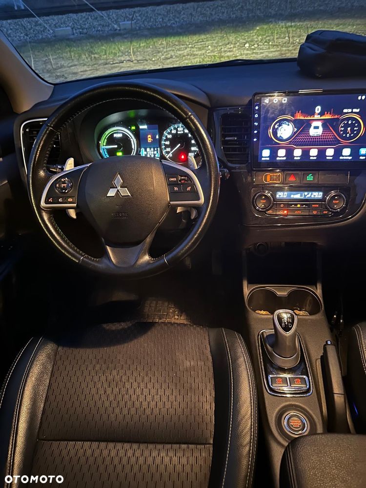 Mitsubishi Outlander PHEV Instyle NAVI + - 19