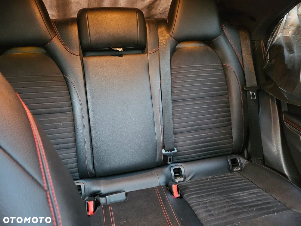 Mercedes-Benz CLA - 12