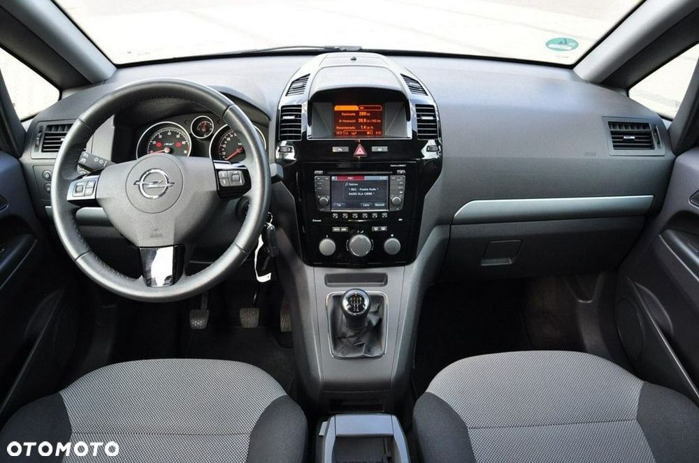 Opel Zafira 1.8 Cosmo - 34