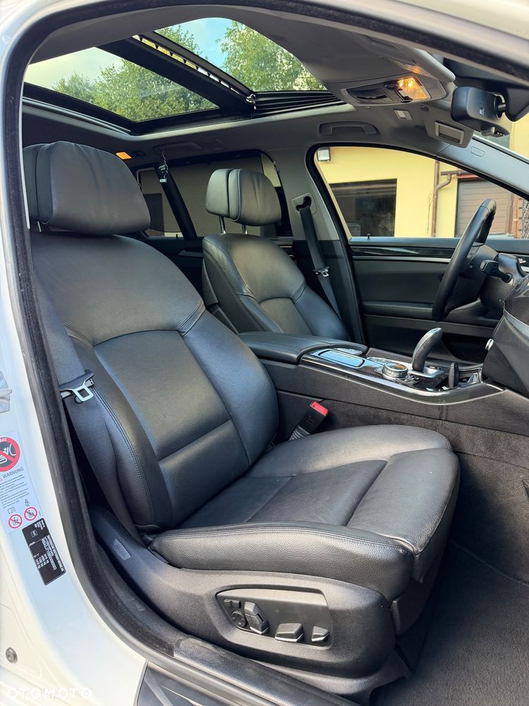 BMW Seria 5 525d Luxury Line - 22