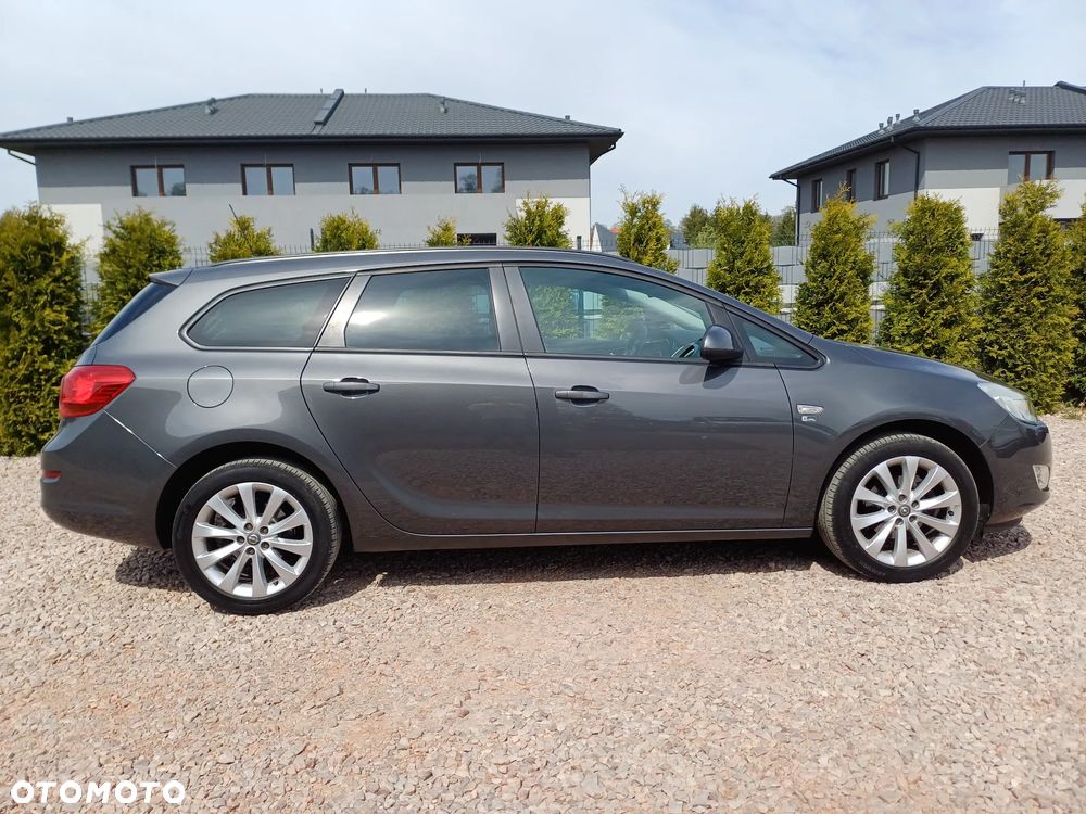 Opel Astra 1.4 Turbo 150 Jahre - 14