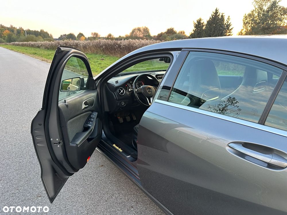Mercedes-Benz Klasa A 180 BlueEfficiency Edition - 23