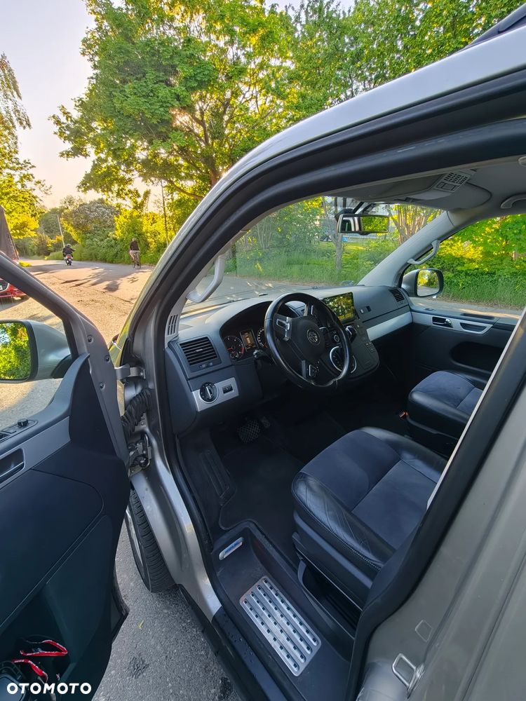 Volkswagen Multivan - 15