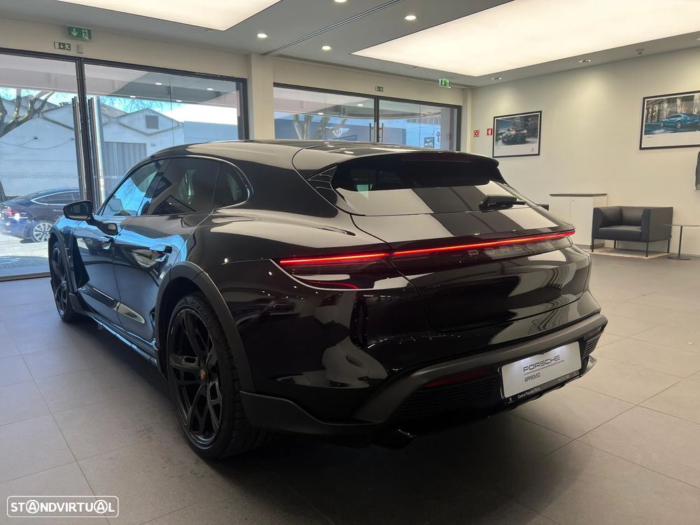 Porsche Taycan Cross Turismo 4 - 3