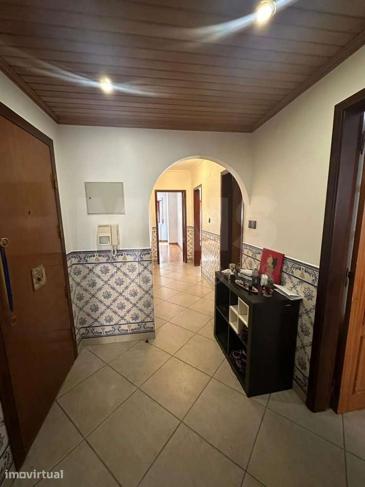 Apartamento T2 na Póvoa de Santa Iria com parqueamento e terraço - Grande imagem: 2/14