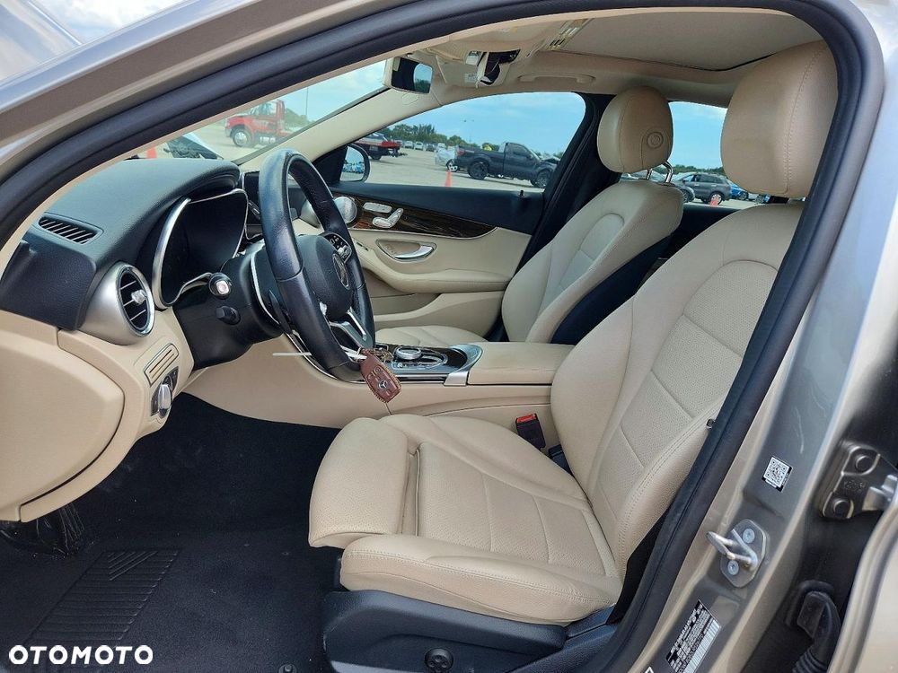 Mercedes-Benz Klasa C 300 9G-TRONIC - 8
