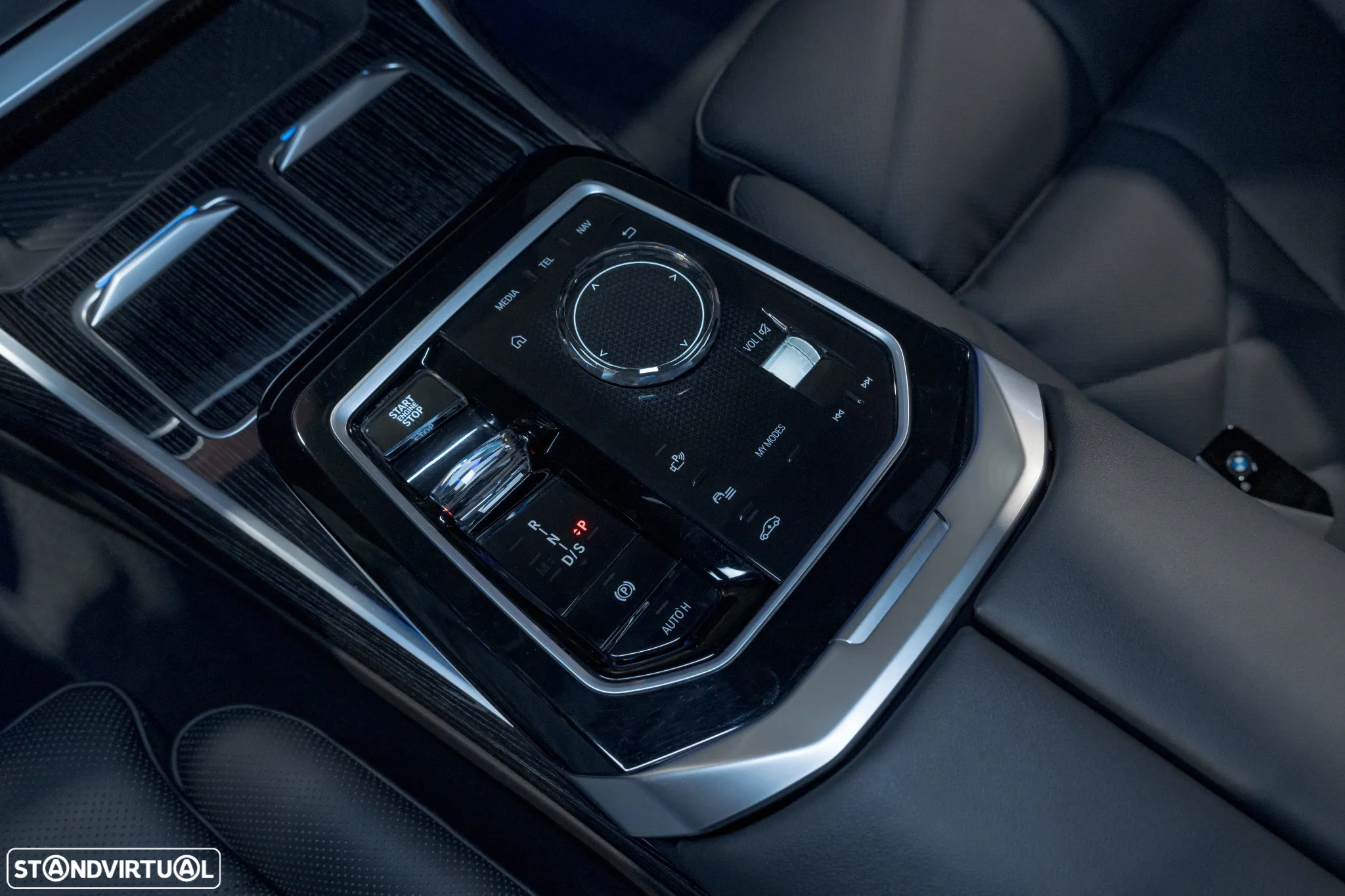 BMW 750 750e xDrive Pack Desportivo M - 17