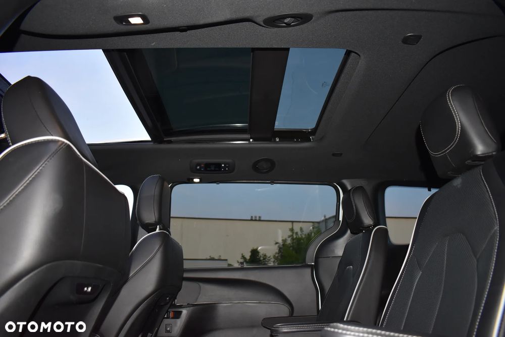 Chrysler Pacifica - 26
