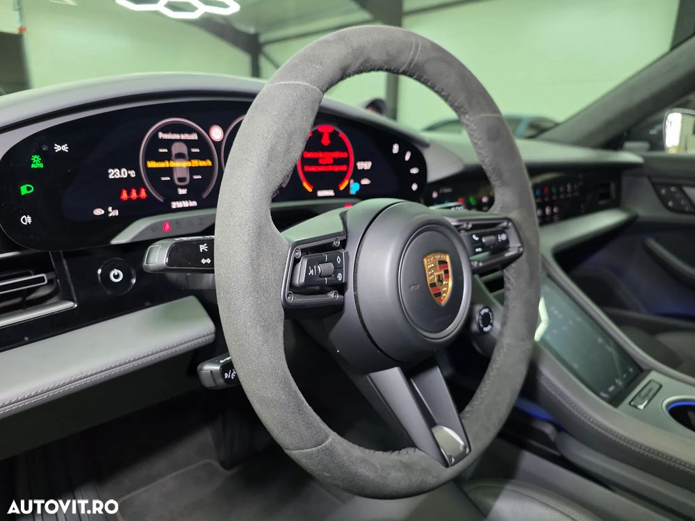 Porsche Taycan - 14