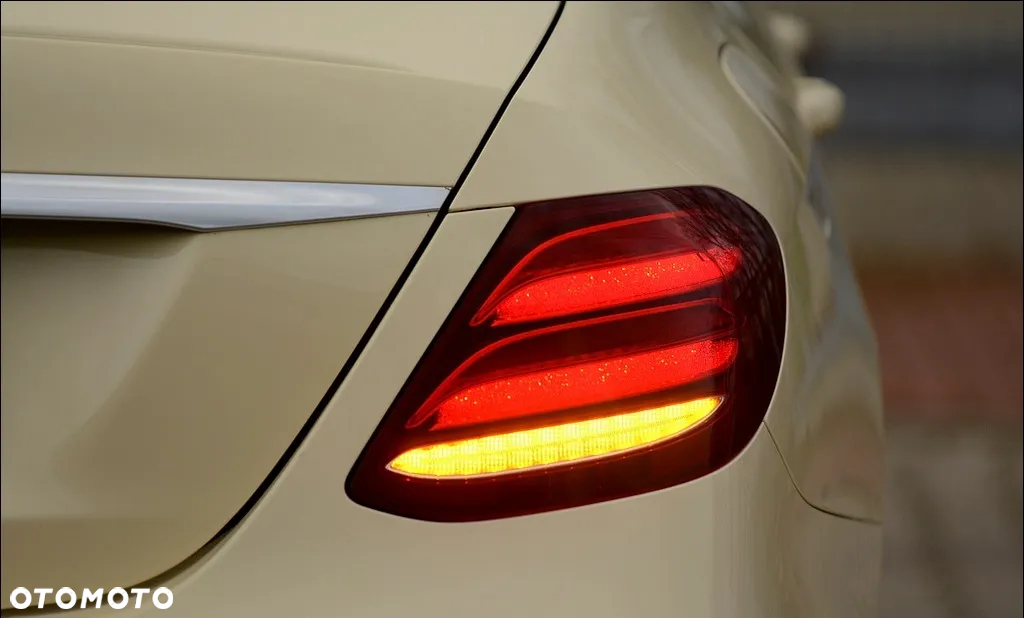 Mercedes-Benz Klasa E 200 d 9G-TRONIC - 38
