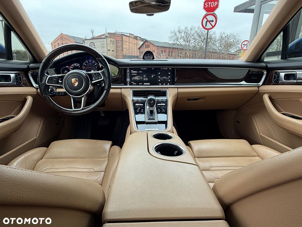 Porsche Panamera 4 Executive - 26