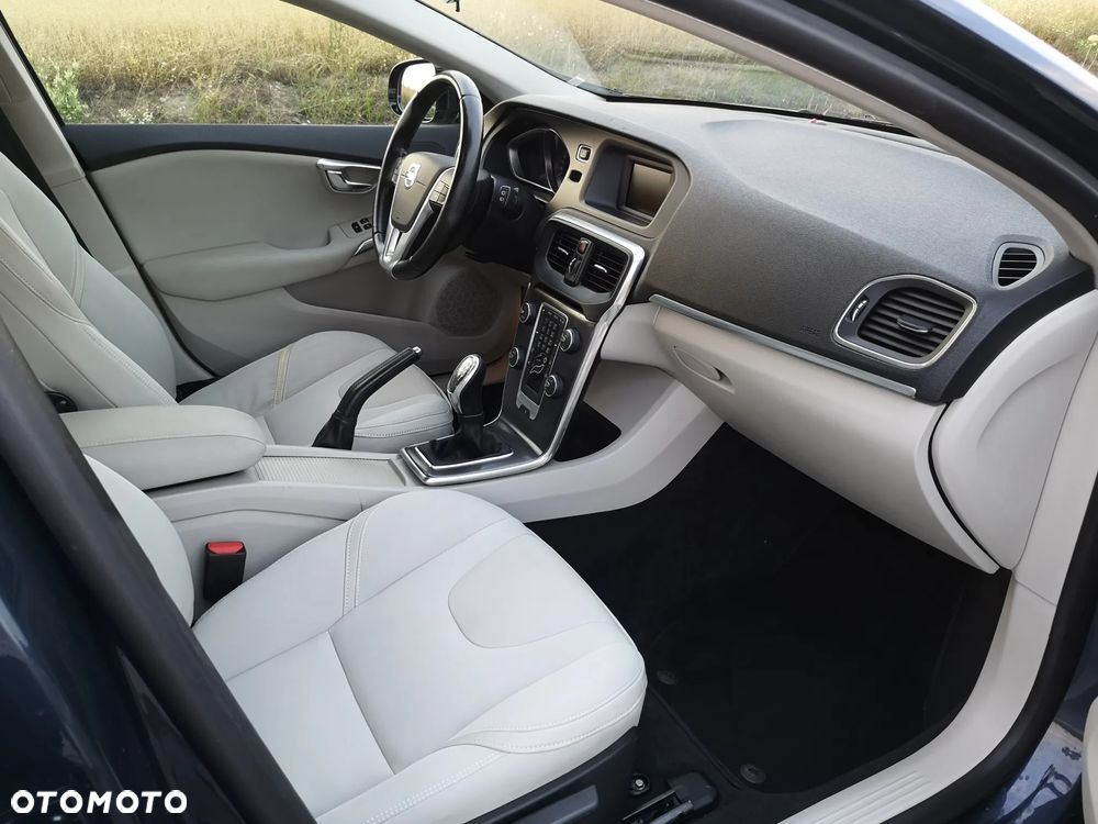 Volvo V40 D3 Momentum - 18