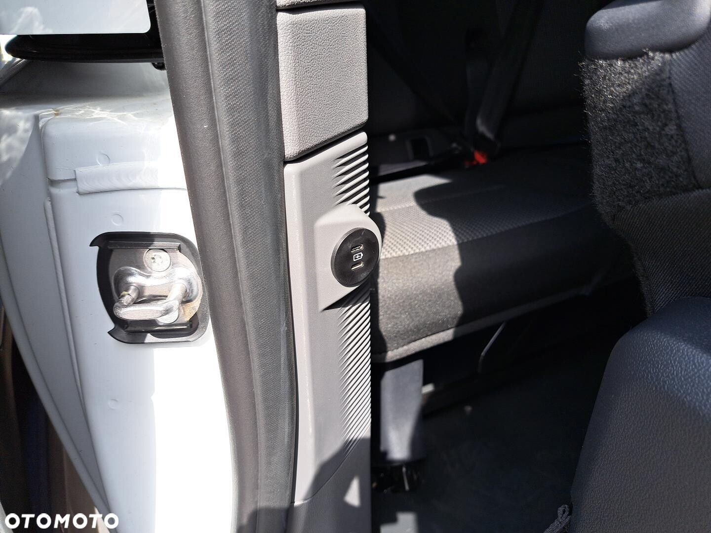 Volkswagen Caravelle - 21