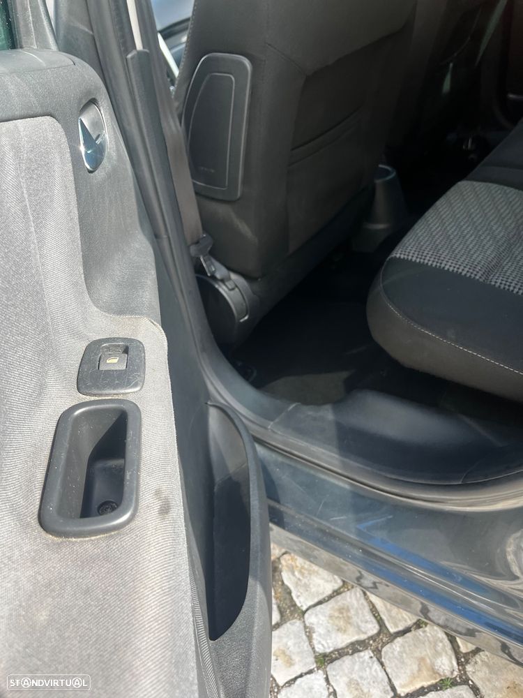 Peugeot 207 SW 1.4 Premium - 11