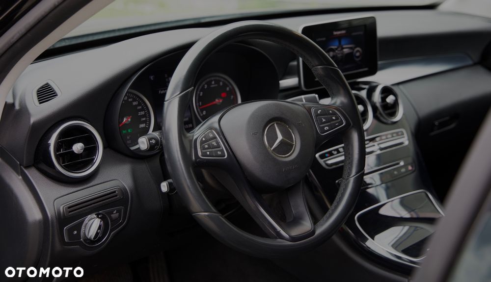Mercedes-Benz Klasa C 180 9G-TRONIC Edition - 33
