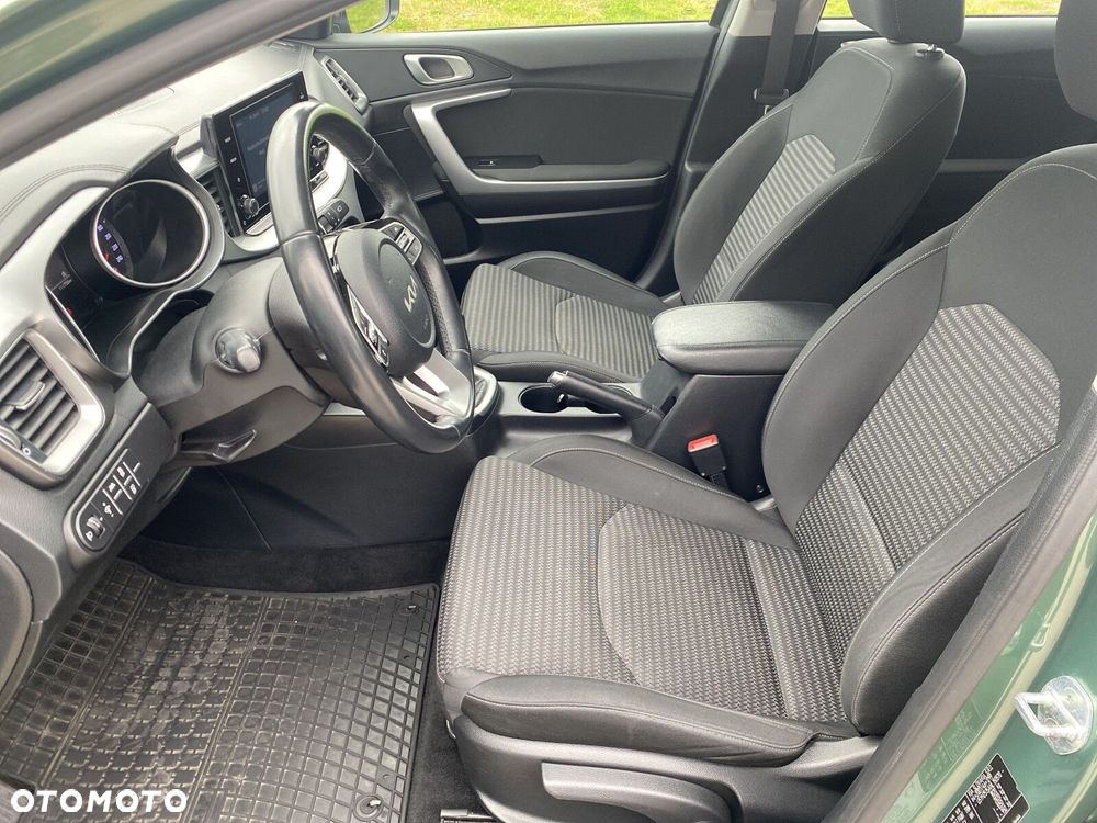 Kia Ceed - 10