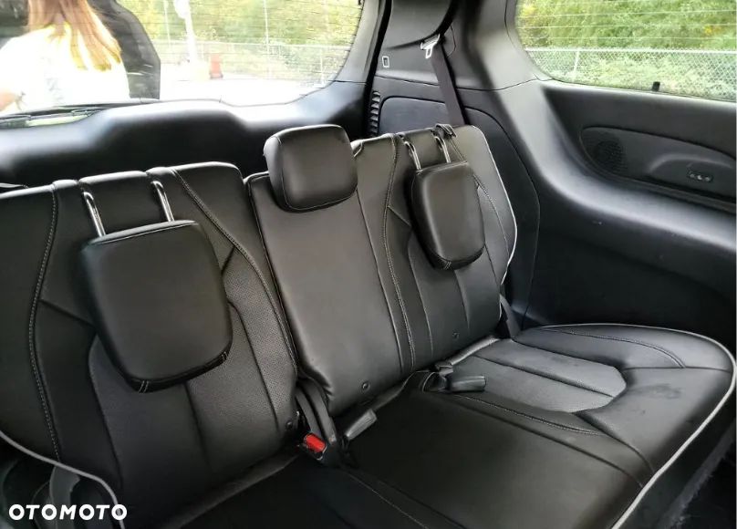 Chrysler Pacifica - 12