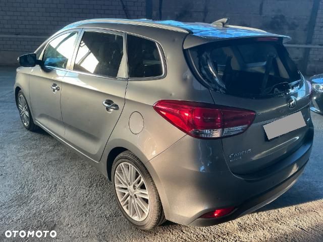 Kia Carens - 5