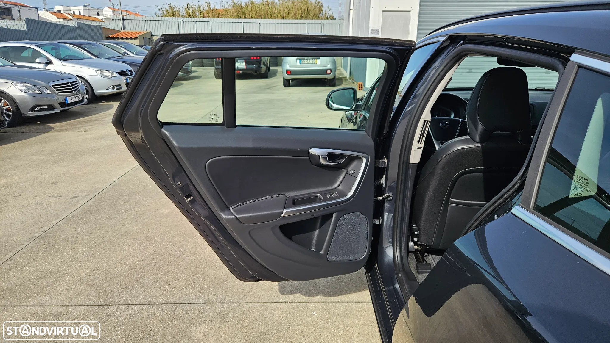 Volvo V60 2.4 D6 Momentum AWD Phev - 23