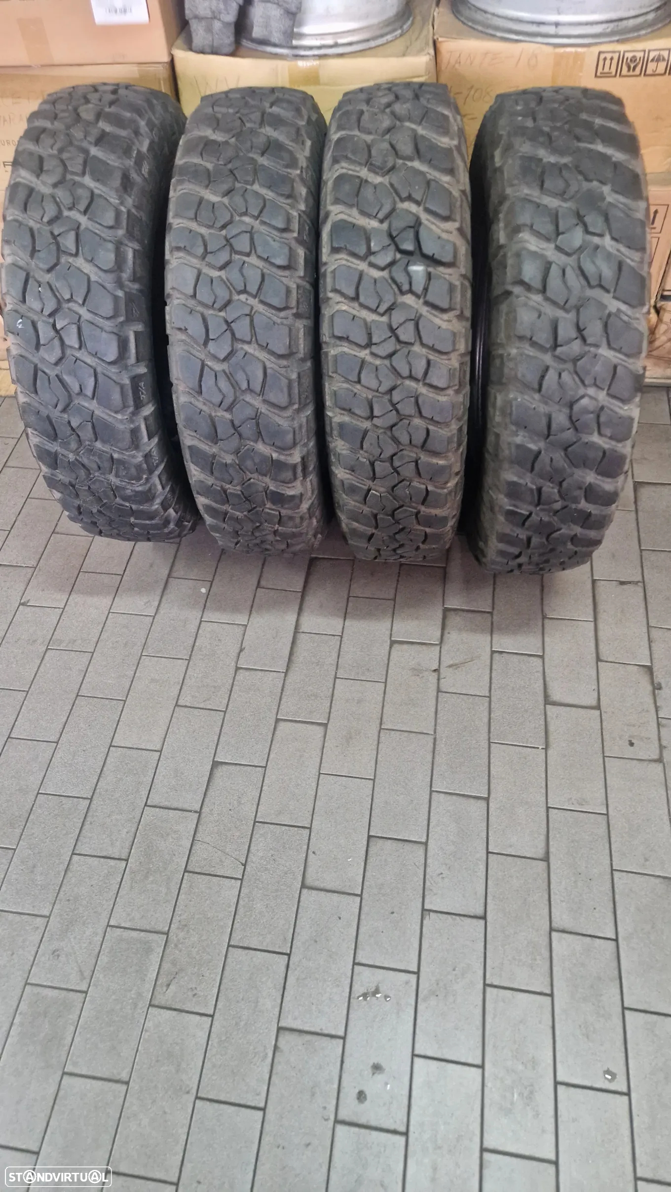4 pneus 235/85/16 bfgoodrich mud terrain t/a com mais de 70%  piso - 3