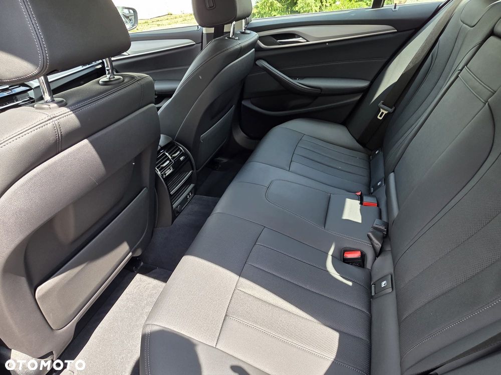 BMW Seria 5 518d mHEV - 8