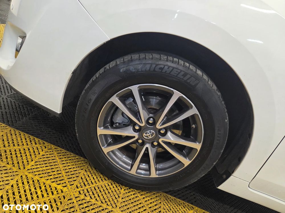 Toyota Verso 1.8 Multidrive Edition - 19