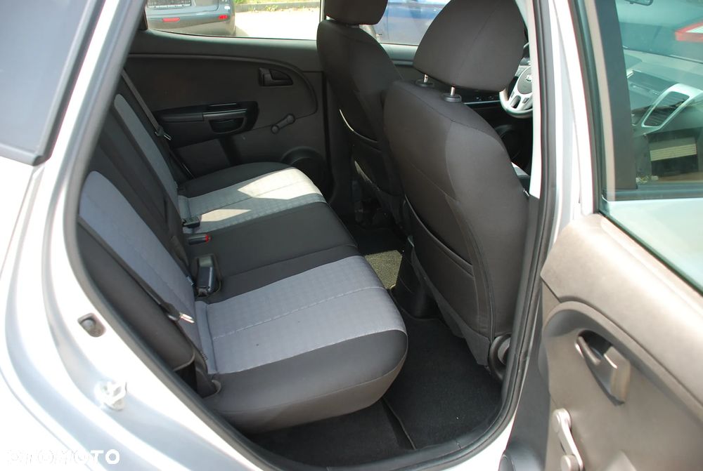 Kia Venga 1.4 CVVT Business Line - 11