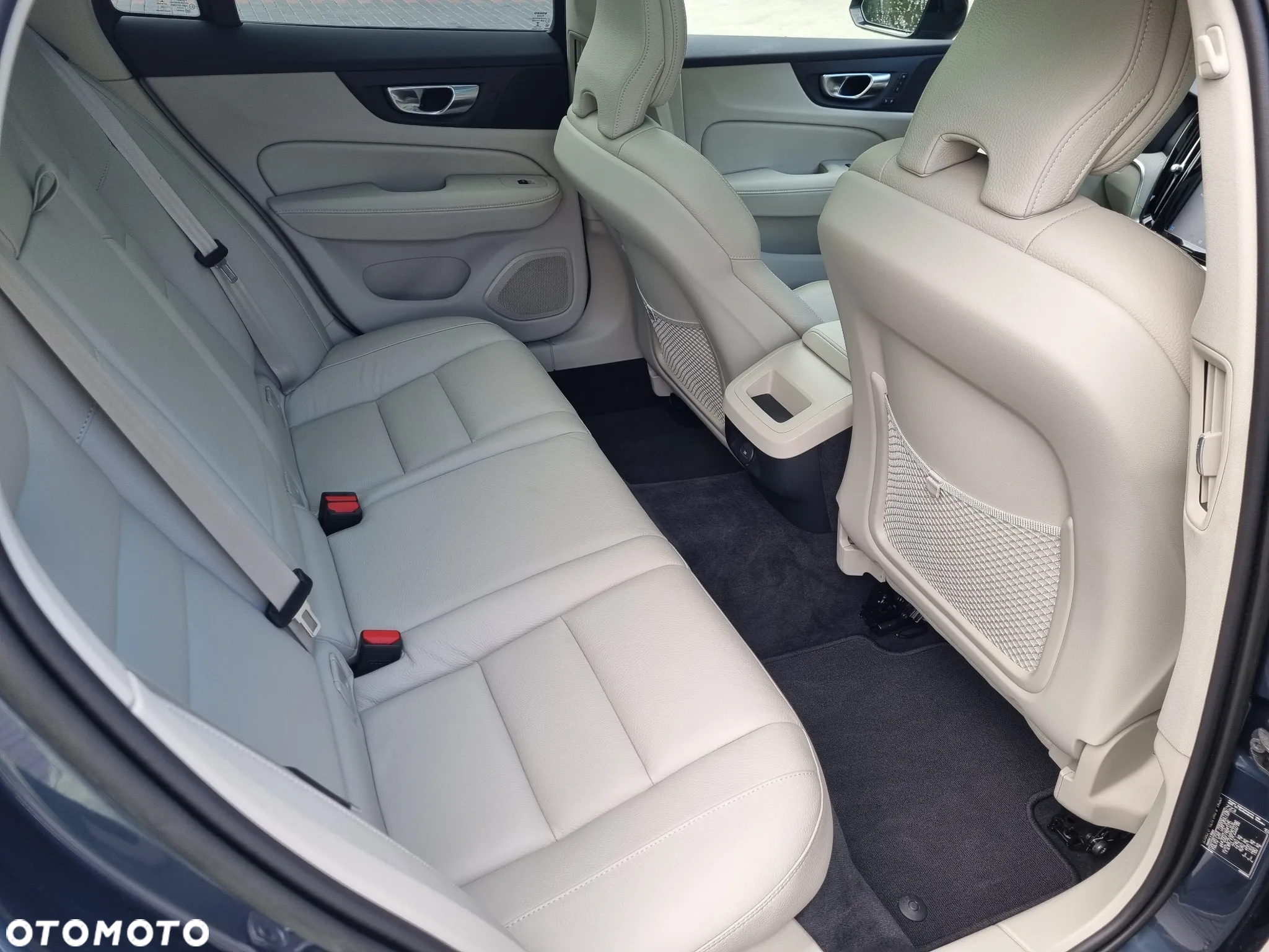 Volvo V60 T4 R-Design - 6