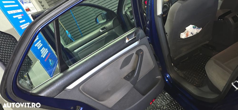 Volkswagen Jetta - 8