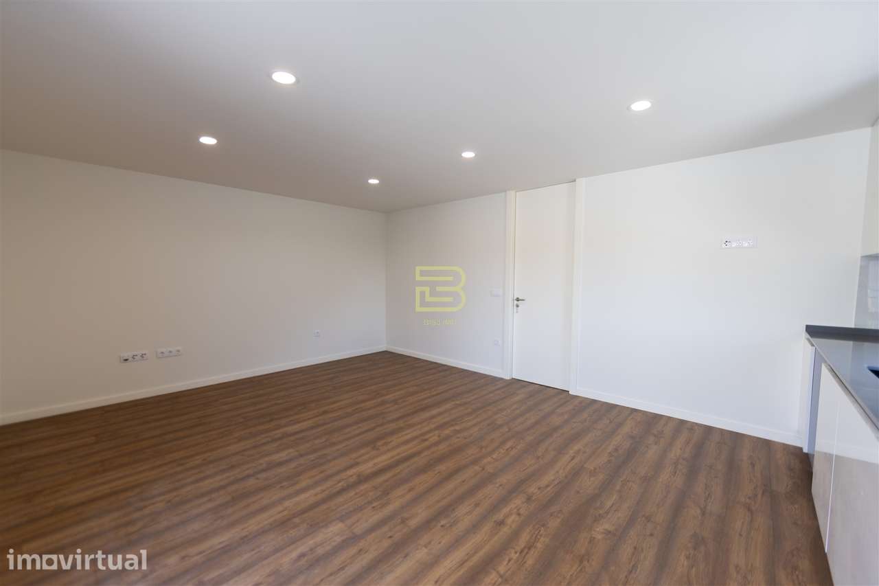 APARTAMENTO T2 totalmente RENOVADO, cozinha em OPEN SPACE, 2 Lugares d - Grande imagem: 4/23