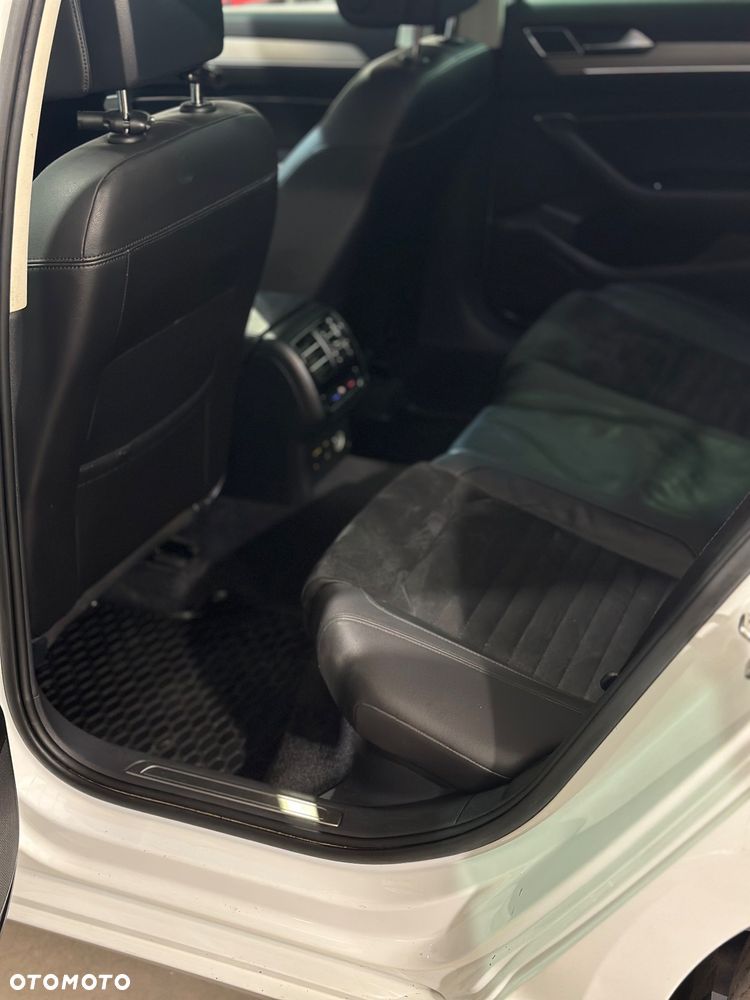 Volkswagen Passat 2.0 TDI BMT 4Mot Highline DSG - 9